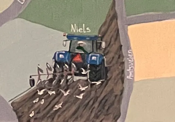 Vægmaleri med traktor og landskab hos Klyngehuset Kronjylland
